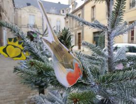 Des rouges-gorges dans les décorations de Noël à Bayeux