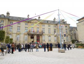 Arbre de mai à Bayeux pour la semaine de l'Europe en 2019