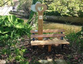 Banc du souvenir en reconnaissance aux donneurs d'organes et de tissus à Bayeux