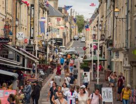 Piétonisation rue Saint-Jean à Bayeux