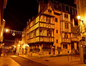 Éclairage nocturne à Bayeux