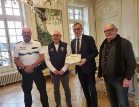 Remise diplôme ville bienfaitrice amis de la gendarmerie Bayeux décembre 2025 Remise diplôme ville bienfaitrice amis de la gendarmerie Bayeux décembre 2025