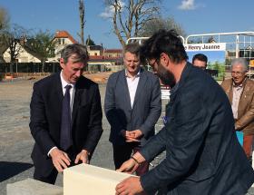 Pose de la première pierre du pôle tennistique Henry Jeanne à Bayeux