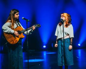 Le duo folk The Headers remporte la 4e édition d'incroyable talent à Bayeux