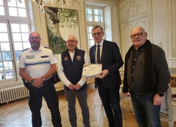 Remise diplôme ville bienfaitrice amis de la gendarmerie Bayeux décembre 2025