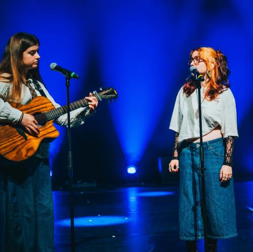 Le duo folk The Headers remporte la 4e édition d'incroyable talent à Bayeux Le duo folk The Headers remporte la 4e édition d'incroyable talent à Bayeux