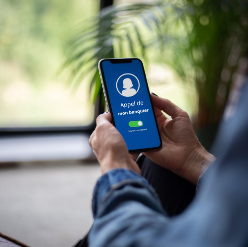 Visuel de quelqu'un qui décroche - Arnaque au téléphone Arnaque au téléphone, Bayeux