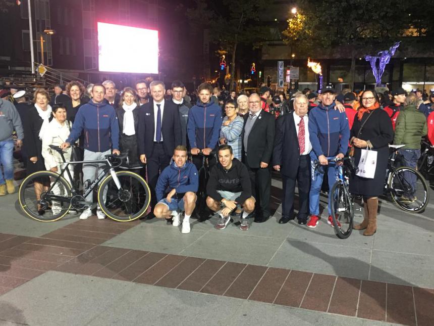 Les cyclistes de Bayeux et d'Eindhoven