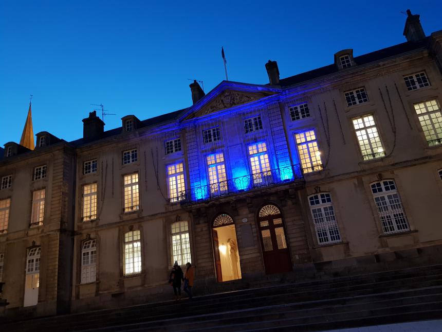 Bayeux aux couleurs de l'UNICEF en novembre 2019