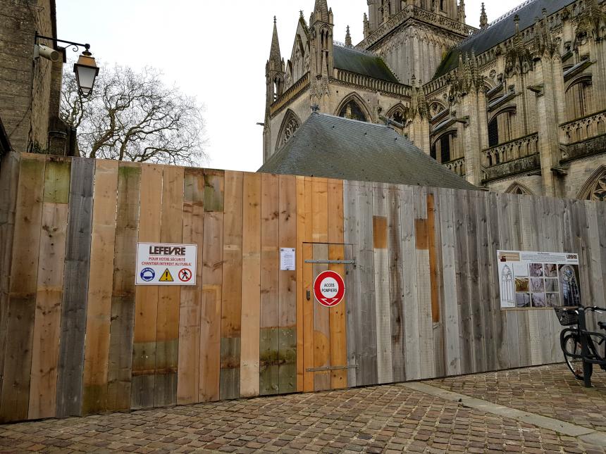 Travaux près de la cathédrale de Bayeux