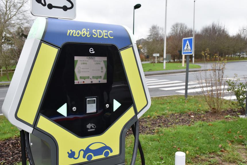 Borne mobi SDEC pour véhicules électriques à Bayeux