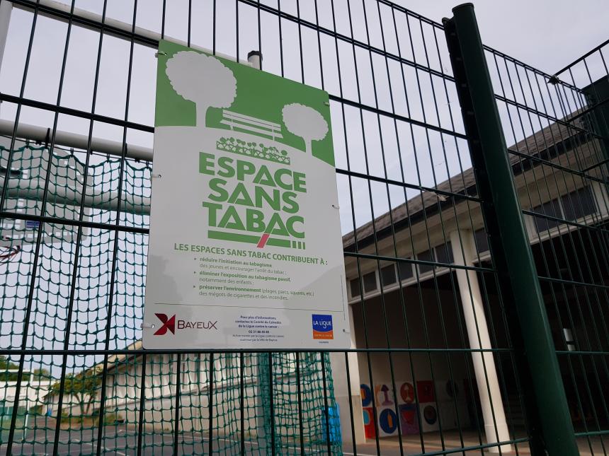 Espace sans tabac devant l'école Letot La Poterie à Bayeux