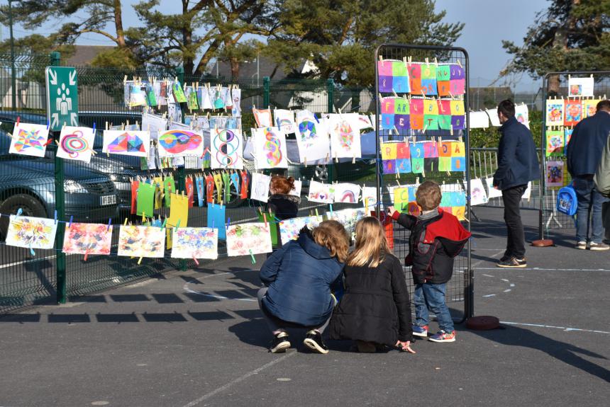 Grande Lessive à l'école Argouges de Bayeux