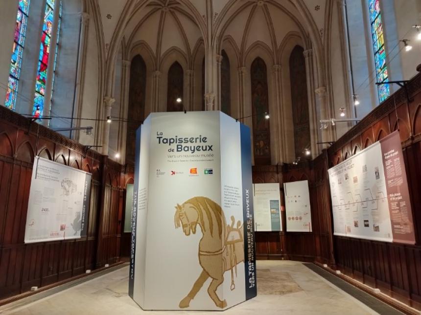 Exposition dans la Chapelle de la Tapisserie de Bayeux