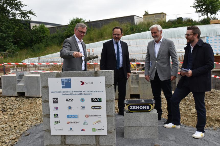Pose de la première pierre du pôle d'affaire de la Gare à Bayeux Pose de la première pierre du pôle d'affaire de la Gare à Bayeux