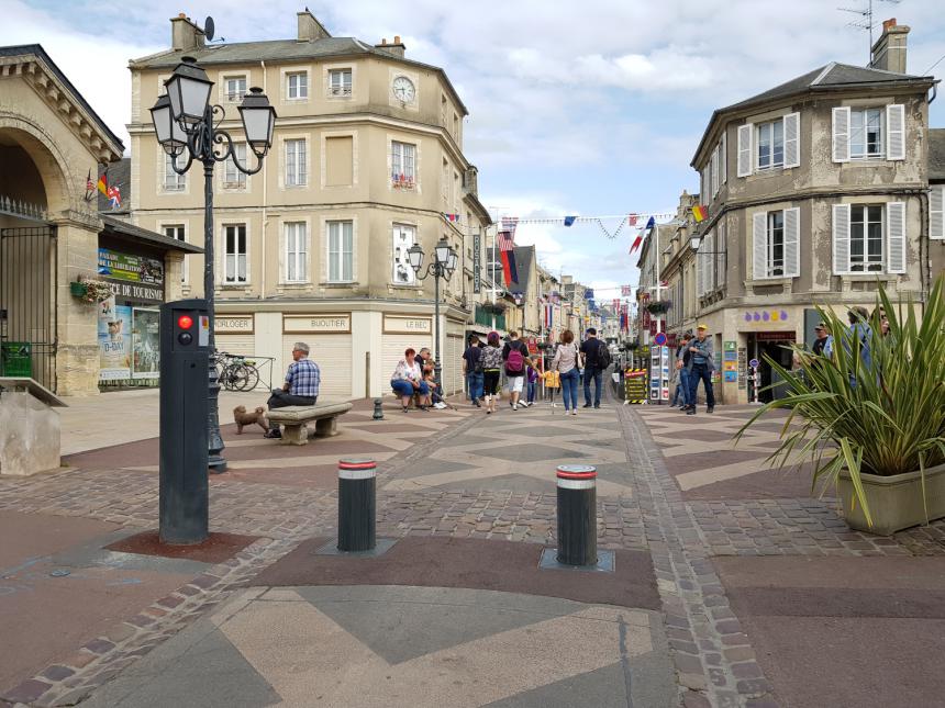 Rue Saint-Jean piétonne à Bayeux Rue Saint-Jean piétonne à Bayeux