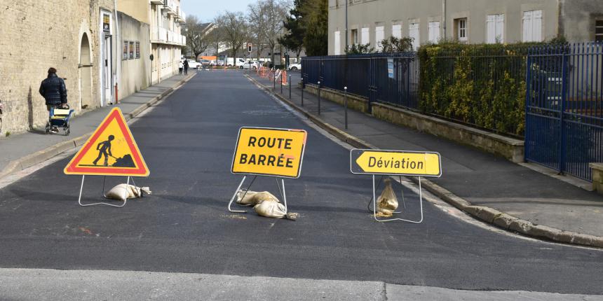 Panneau de travaux et déviation à Bayeux