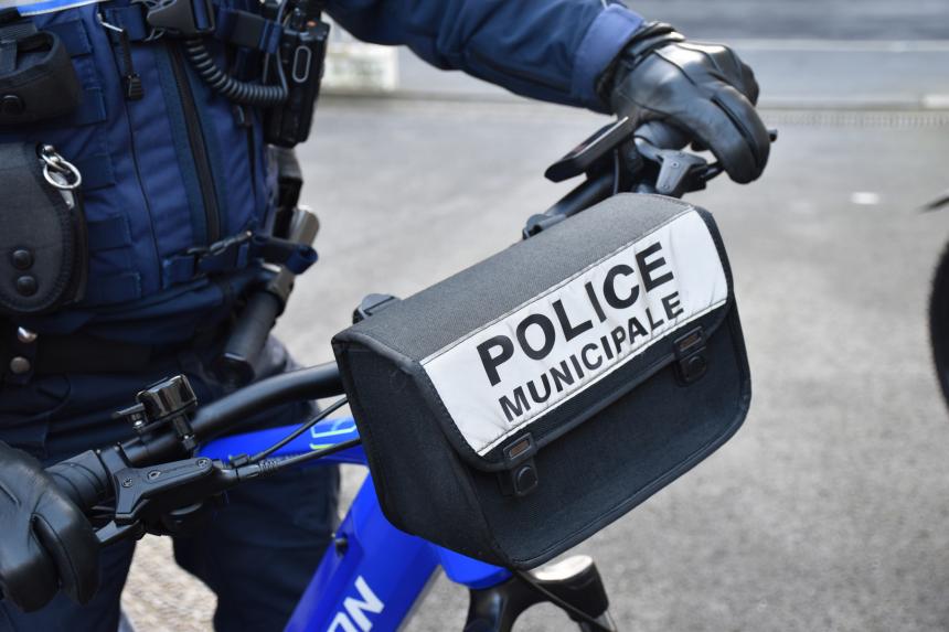 La police municipale à vélo à Bayeux