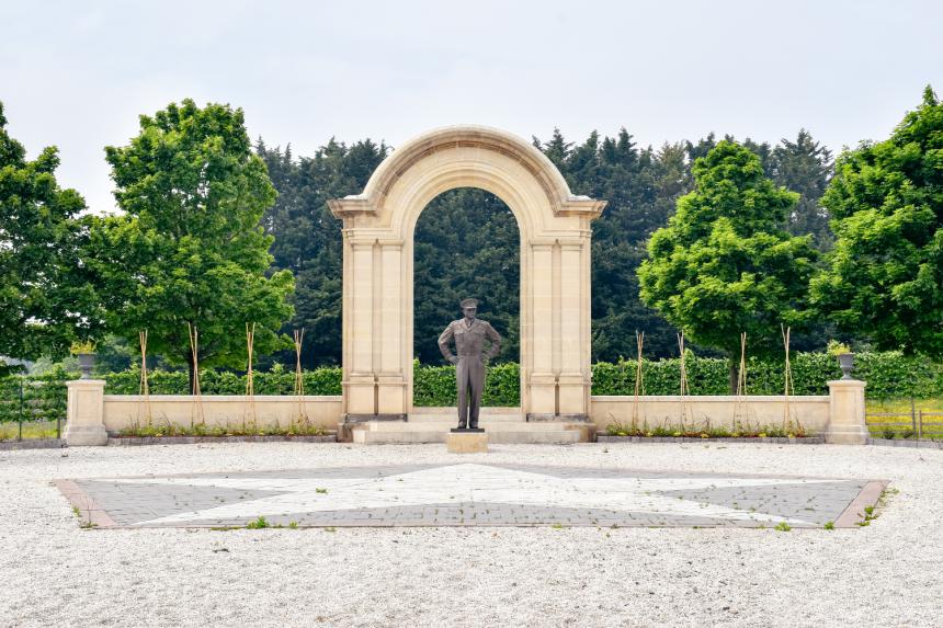 Statue de Dwight Eisenhower à Bayeux Statue de Dwight Eisenhower à Bayeux
