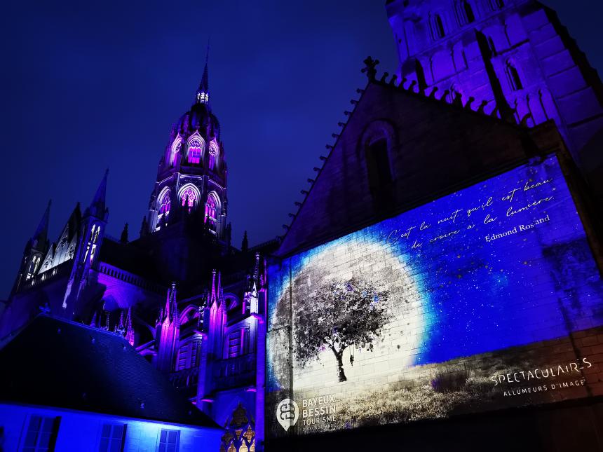 Illuminations cathédrale à Bayeux © Office de tourisme de Bayeux Intercom