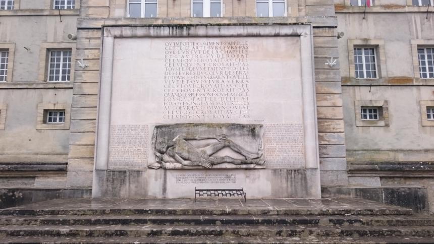 Monument aux morts rue Larcher à Bayeux
